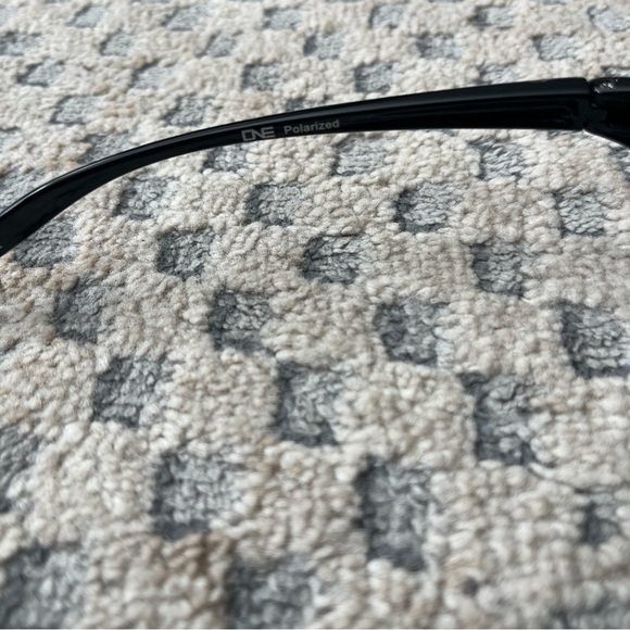 ONE Alpine 22044 Sunglasses Black w/ Greenish Polarized Lenses - Used - Picture 7 of 7